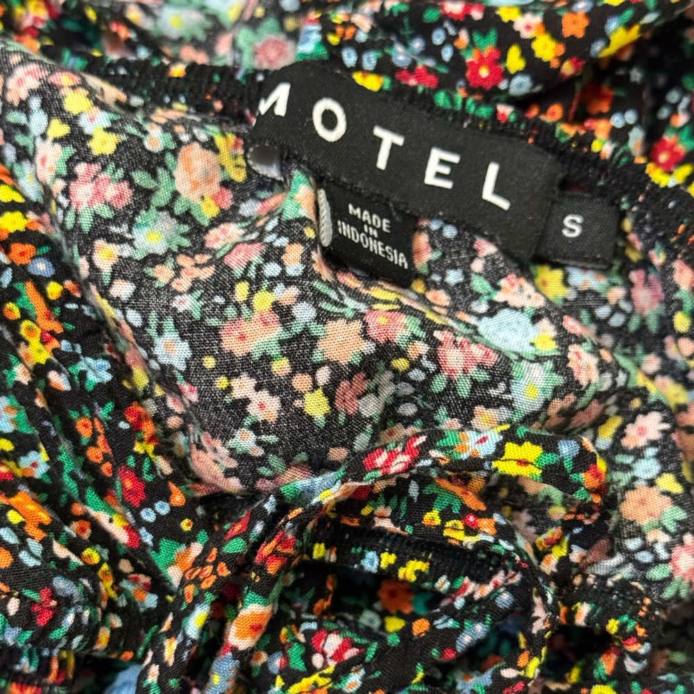Motel / Motel Rocks Haenji Crop Top in Kenny floral print size Small